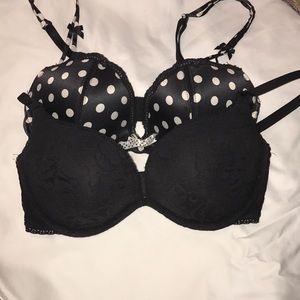 Like New 32D Victoria's Secret Black Bras